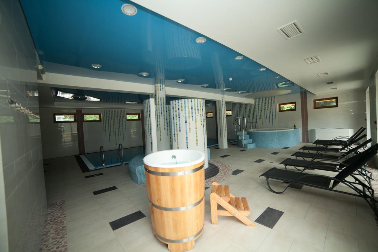 Hrustin Horsky Hotel Kristina מראה חיצוני תמונה