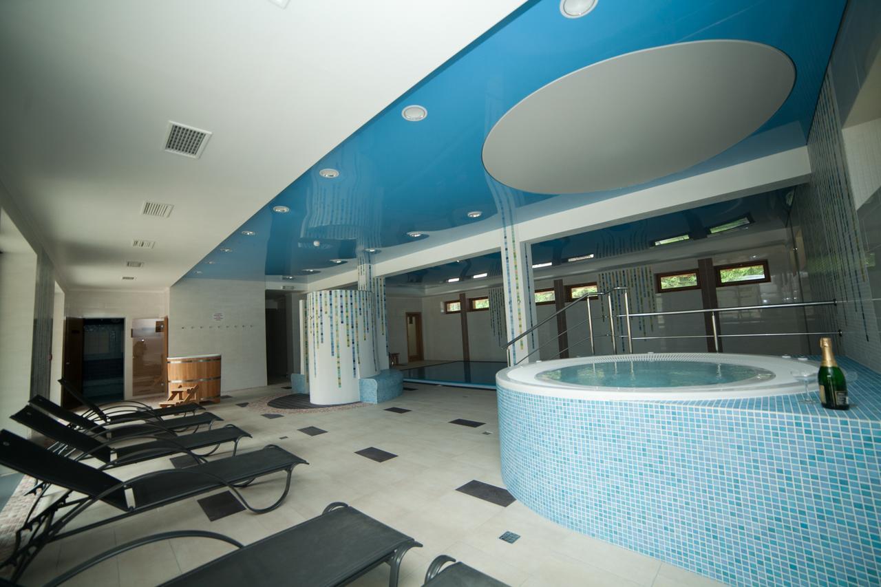 Hrustin Horsky Hotel Kristina מראה חיצוני תמונה